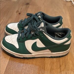 NIKE Green & White Sneakers